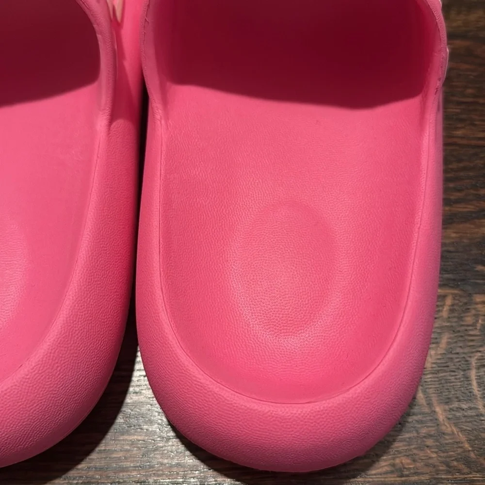 Kids Pink Slide Sandals comparable to 3.5-4.5 US shoe size